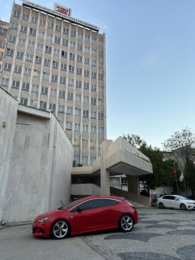 Ankara Hacı Bayram Veli Üniversitesi Rektörlüğü — Kızılay mağaza